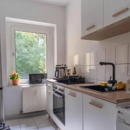 Fully Equipped, Centrally Located Near Zoo And Auenwald