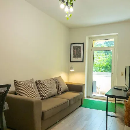 Fully Equipped, Centrally Located Near Zoo And Auenwald *
