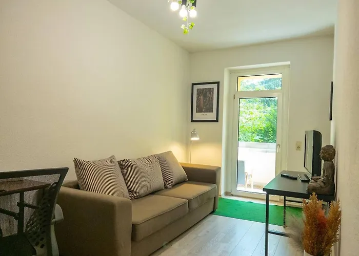 Fully Equipped, Centrally Located Near Zoo And Auenwald *